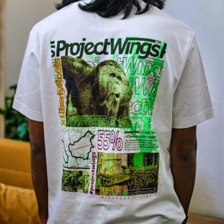 Nachhaltiges Urban Classic Shirt in Weiß mit Orang-Utan-Motiv auf dem Rücken aus der Project Wings Kollektion